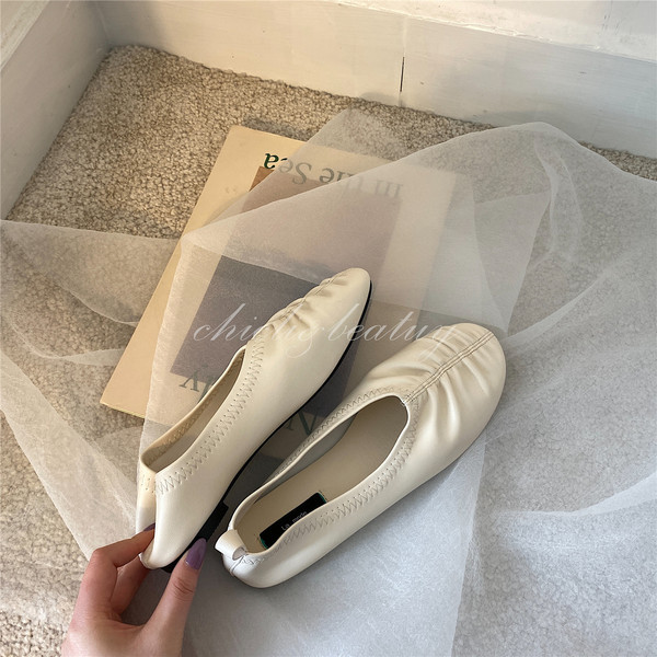 Ikdienas apavi ar plakanu zoli - izgatavoti no eko ādas