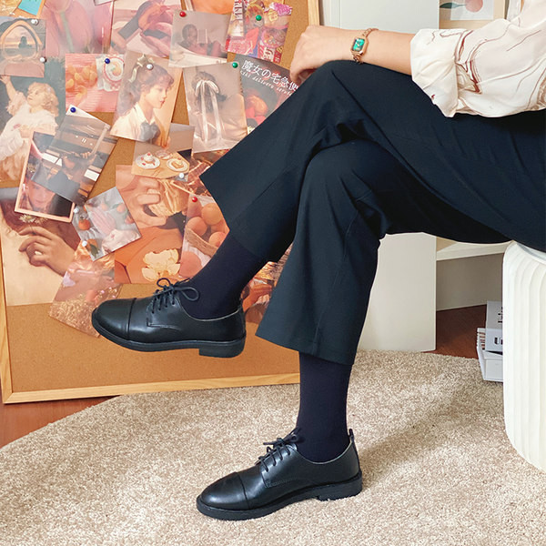 Mūsdienīgi apavi no eko ādas ar šņorēm