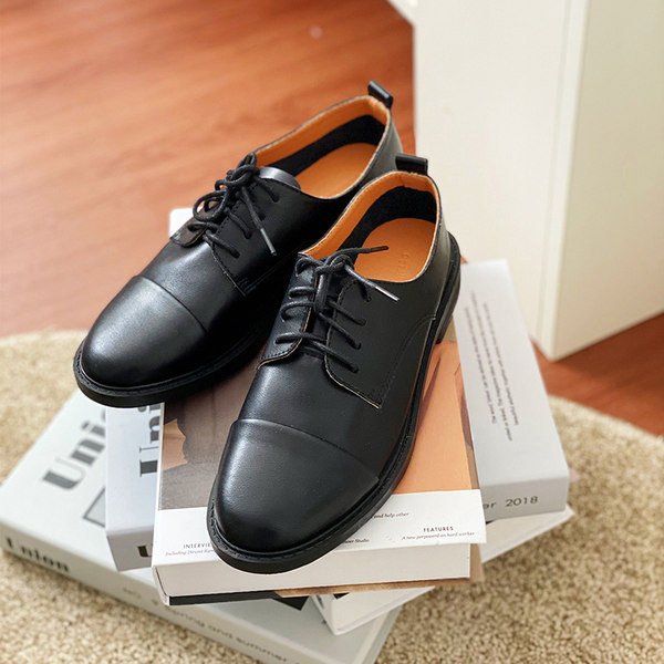 Mūsdienīgi apavi no eko ādas ar šņorēm