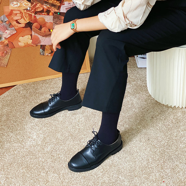 Mūsdienīgi apavi no eko ādas ar šņorēm