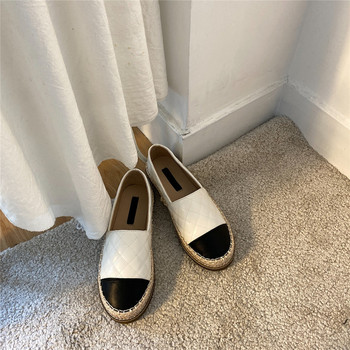 Ежедневни дамски обувки с равна подметка - еко кожа
