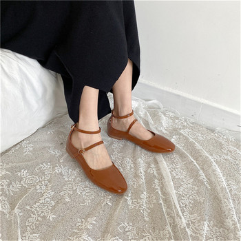 Дамски ежедневни обувки от лак с катарама