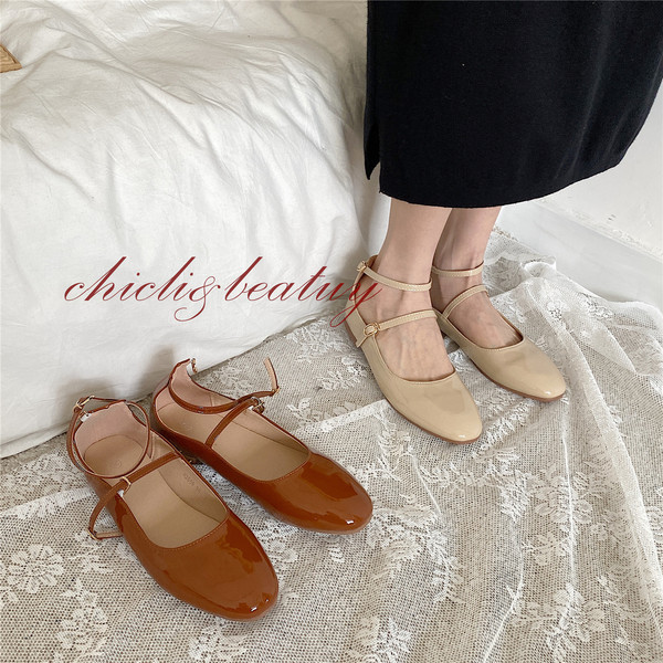 Sieviešu ikdienas apavi no lakas ar sprādzi