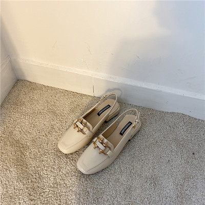 Ikdienas sieviešu apavi ar sprādzi un metāla apdari