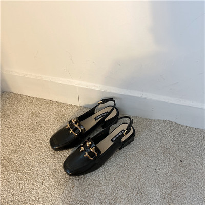 Ikdienas sieviešu apavi ar sprādzi un metāla apdari