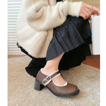 Нов модел ежедневни дамски обувки от еко кожа с катарама