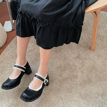 Нов модел ежедневни дамски обувки от еко кожа с катарама