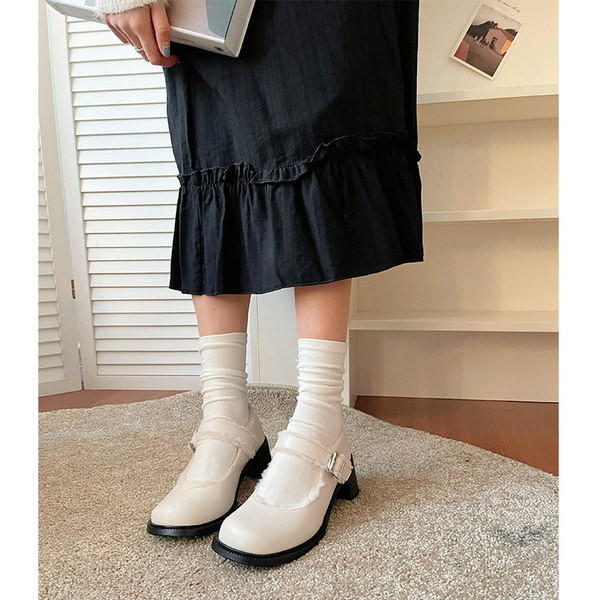 Jauns sieviešu ikdienas apavu modelis no eko ādas ar sprādzi