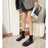 Jauns sieviešu apavu modelis no eko ādas - ar metāla elementu