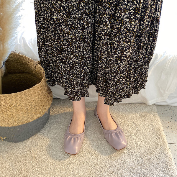 Γυναικεία παπούτσια μονόχρωμα σε τετράγωνο σχήμα