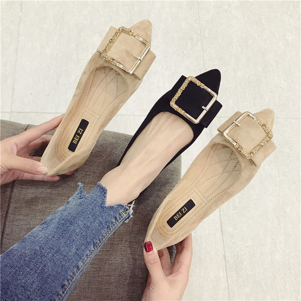 Sieviešu ikdienas apavi ar sprādzi - smails modelis divās krāsās