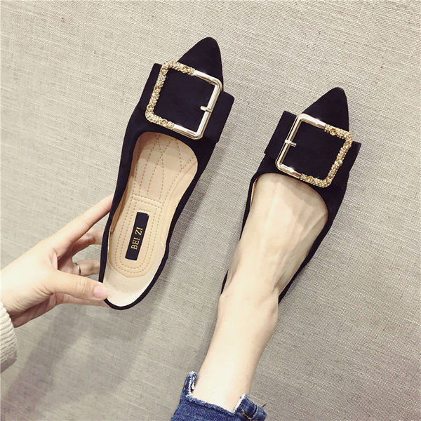 Sieviešu ikdienas apavi ar sprādzi - smails modelis divās krāsās