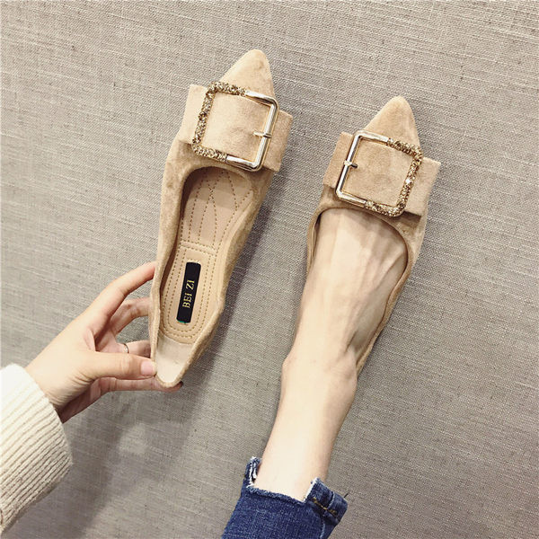 Sieviešu ikdienas apavi ar sprādzi - smails modelis divās krāsās