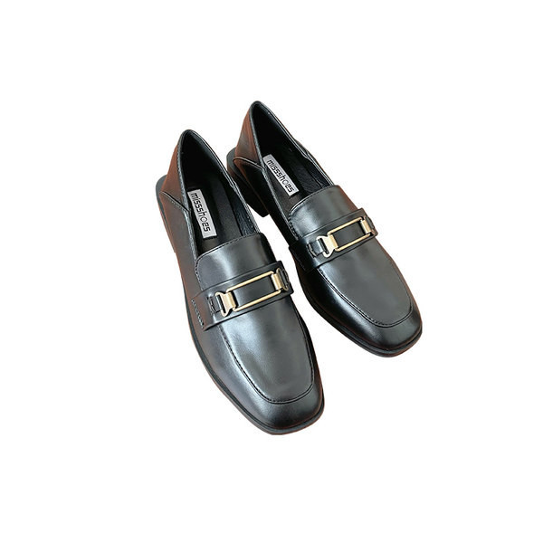 Mūsdienīgi sieviešu apavi no mākslīgās ādas ar sprādzi