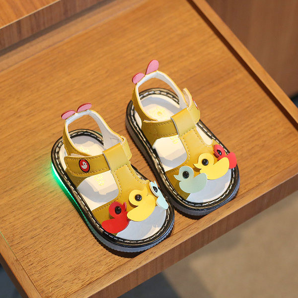 Sandale pentru bebelusi cu elemente 3D pentru fete si baieti