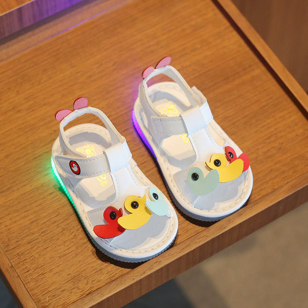 Sandale pentru bebelusi cu elemente 3D pentru fete si baieti