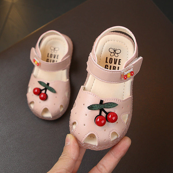 Model nou de sandale din imitatie piele pentru bebelusi cu cirese