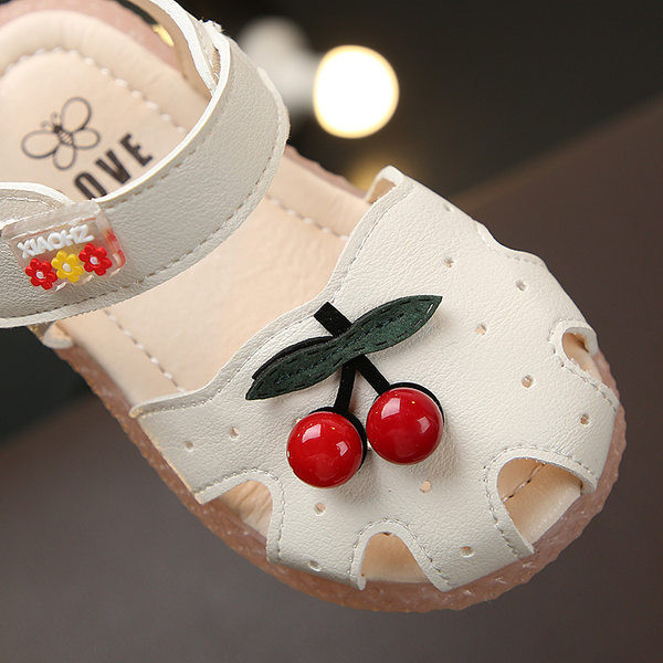 Model nou de sandale din imitatie piele pentru bebelusi cu cirese