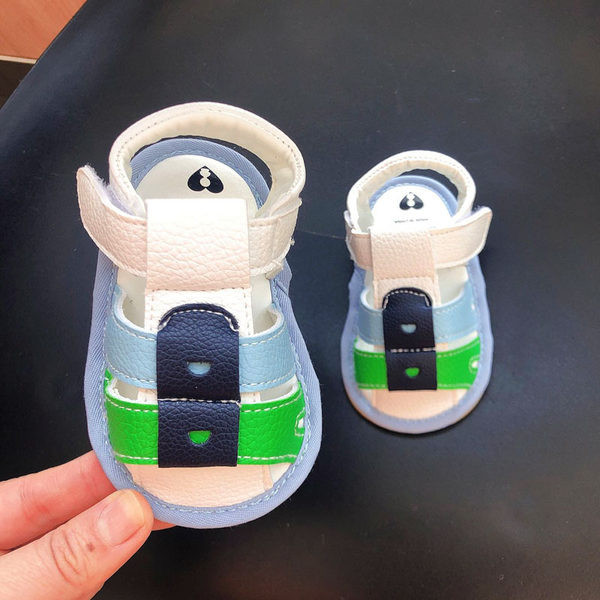 Sandale pentru bebelusi din piele ecologica cu inchidere velcro