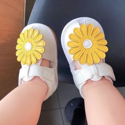 Бебешки сандали за момиче с 3D декорация - цвете