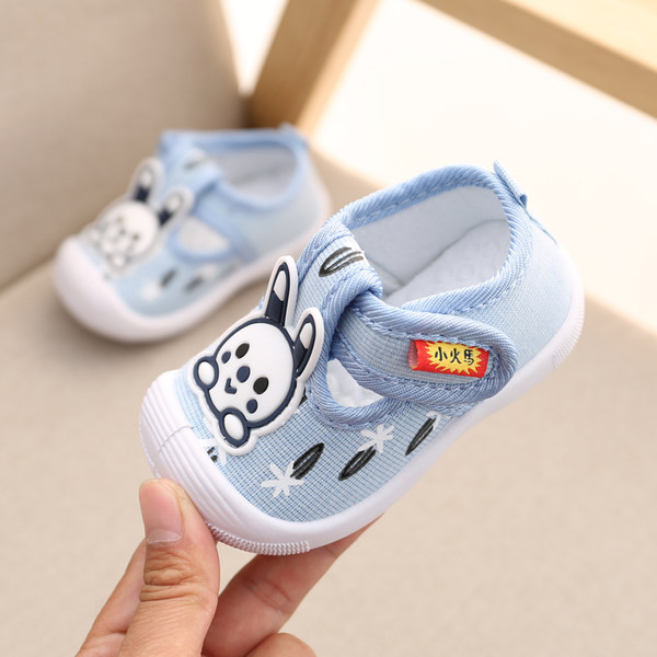 Pantofi respirabili pentru bebelusi cu aplicare 3D