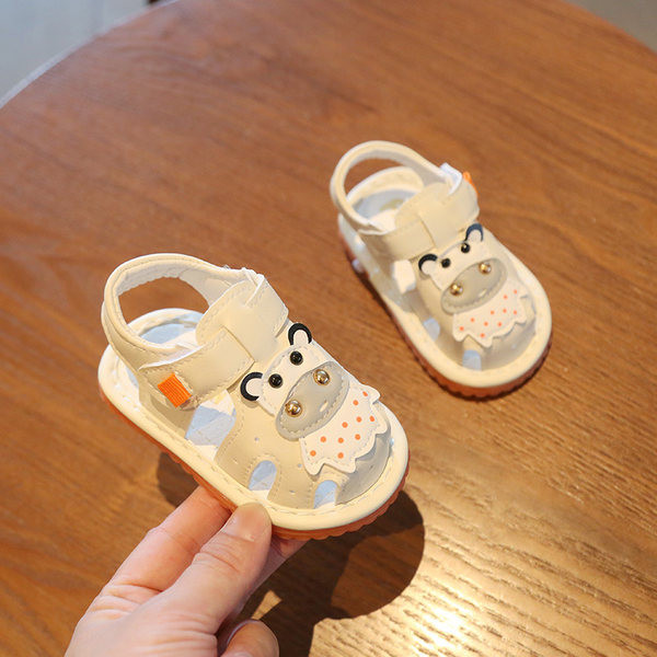 Bērnu sandales ar aplikāciju un uzlīmi trīs krāsās