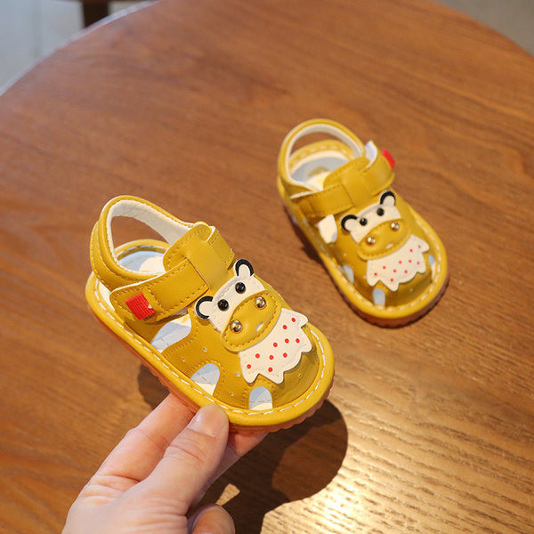 Bērnu sandales ar aplikāciju un uzlīmi trīs krāsās