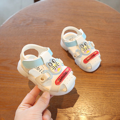 Нов модел бебешки сандали с цветна апликация и лепенки 