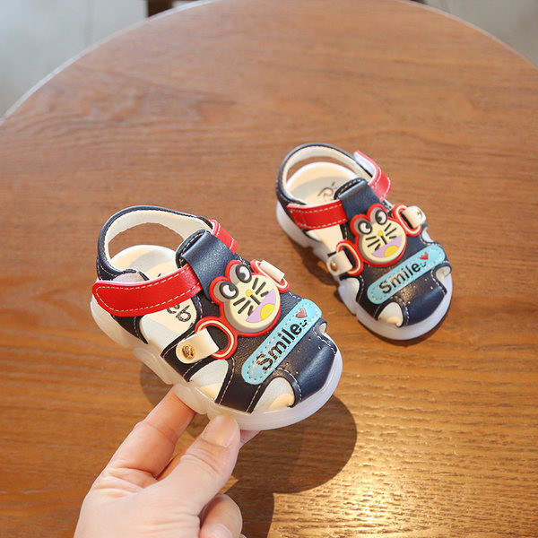 Model nou de sandale pentru bebelusi cu aplicatie colorata si autocolante