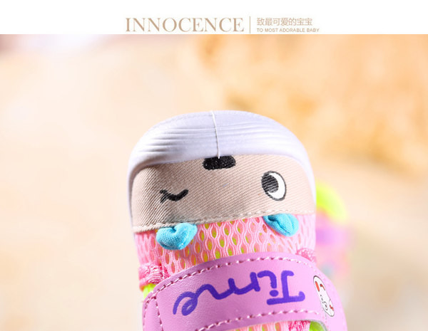 Бебешки дишащи обувки с велкро лепенки  3D апликация и надпис