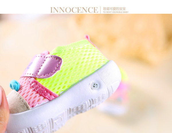 Бебешки дишащи обувки с велкро лепенки  3D апликация и надпис