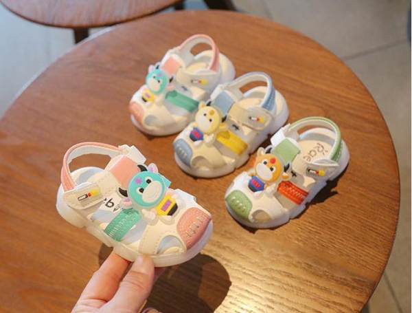 Bērnu sandales no eko ādas ar 3D apdari