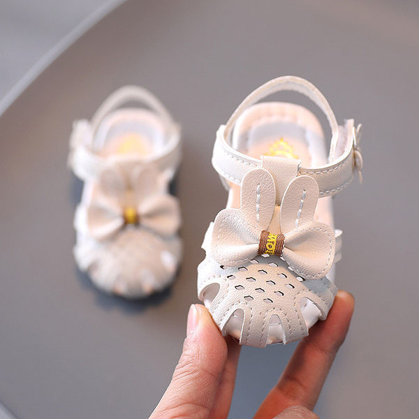 Sandale bebelusi din piele cu element 3D pentru fete