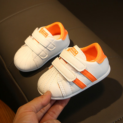 Pantofi pentru bebelusi cu autocolante potriviti pentru fete si baieti