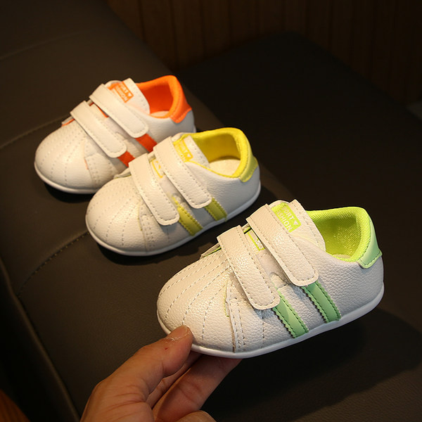 Pantofi pentru bebelusi cu autocolante potriviti pentru fete si baieti