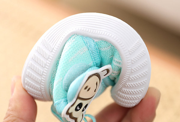 Zīdaiņu apavi ar velcro un aplikāciju