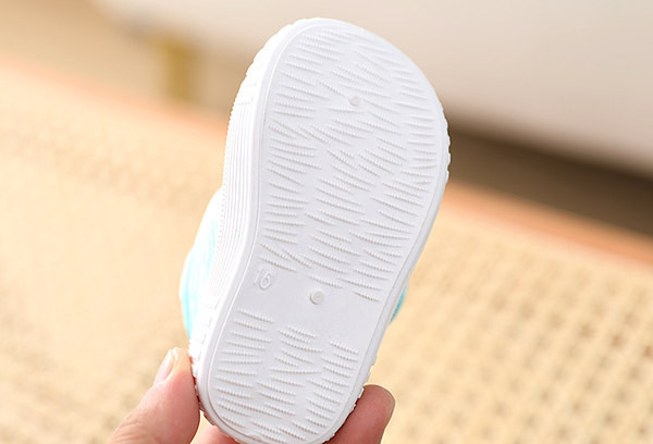 Zīdaiņu apavi ar velcro un aplikāciju