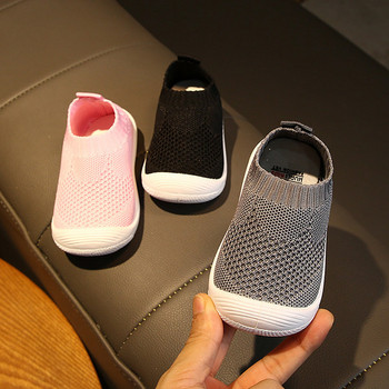 Неплъзгащи се бебешки обувки  в три цвята