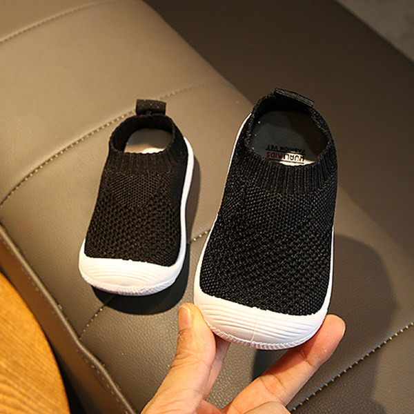 Pantofi antiderapanti pentru bebelusi in trei culori