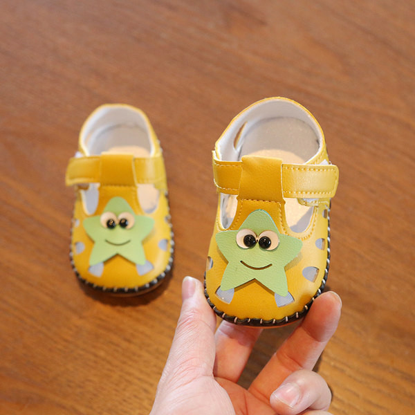 Бебешки сандали от еко кожа с 3D елементи