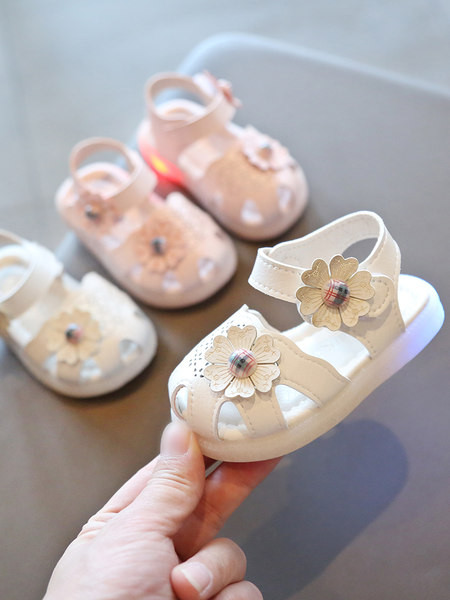 Бебешки сандали с 3D цветя  за момичета