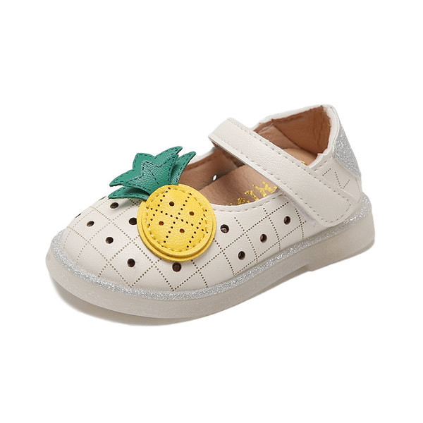 Sandale pentru bebeluși cu element 3D și autocolant pentru fete