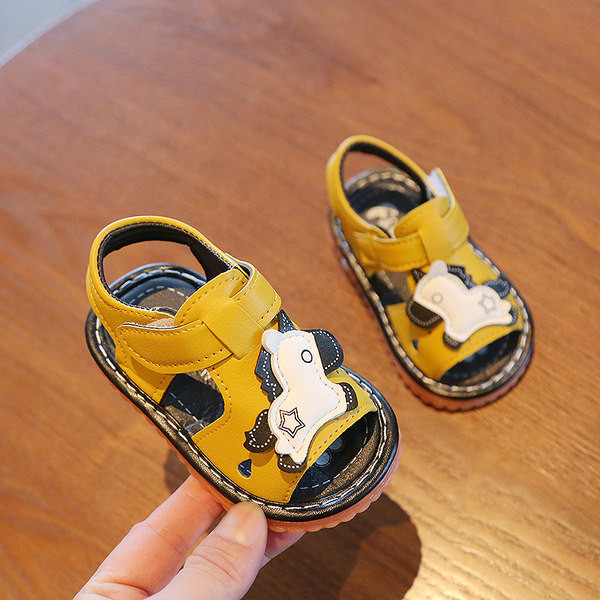 Bērnu ādas sandales ar 3D elementu un uzlīmi