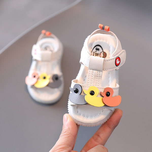 Ежедневни бебешки сандали от еко кожа с равна подметка