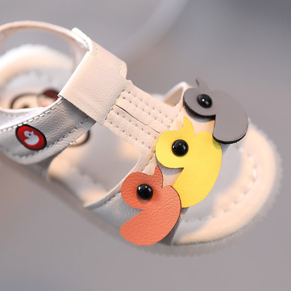 Ежедневни бебешки сандали от еко кожа с равна подметка