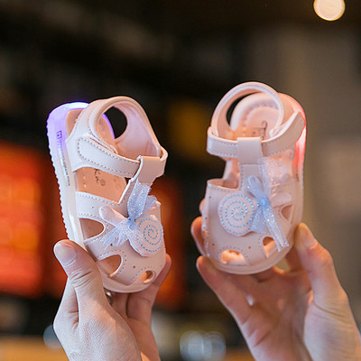 Mūsdienīgi zīdaiņu apavi no mākslīgās ādas ar plakanu zoli meitenēm