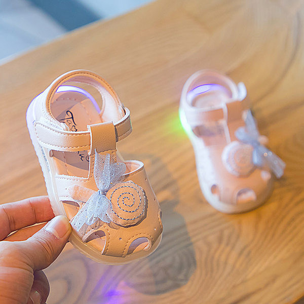 Mūsdienīgi zīdaiņu apavi no mākslīgās ādas ar plakanu zoli meitenēm