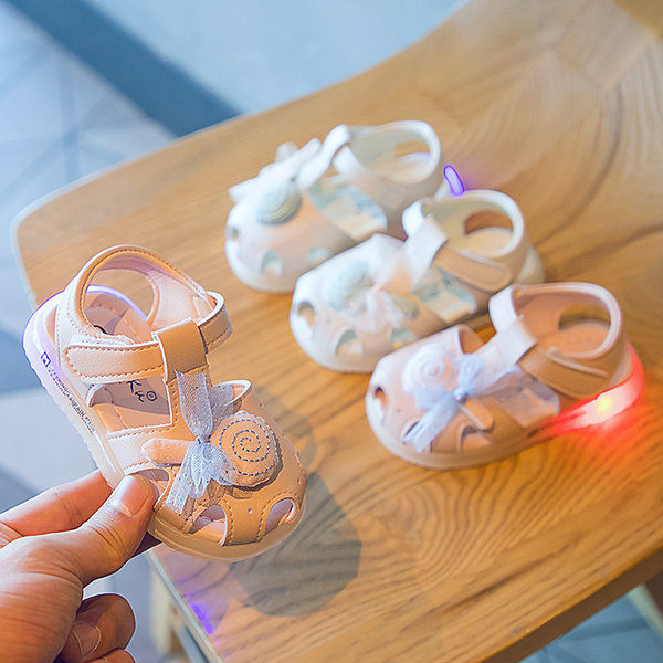 Mūsdienīgi zīdaiņu apavi no mākslīgās ādas ar plakanu zoli meitenēm