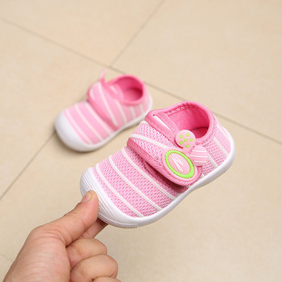 Ежедневни бебешки обувки с лепенка - няколко модела