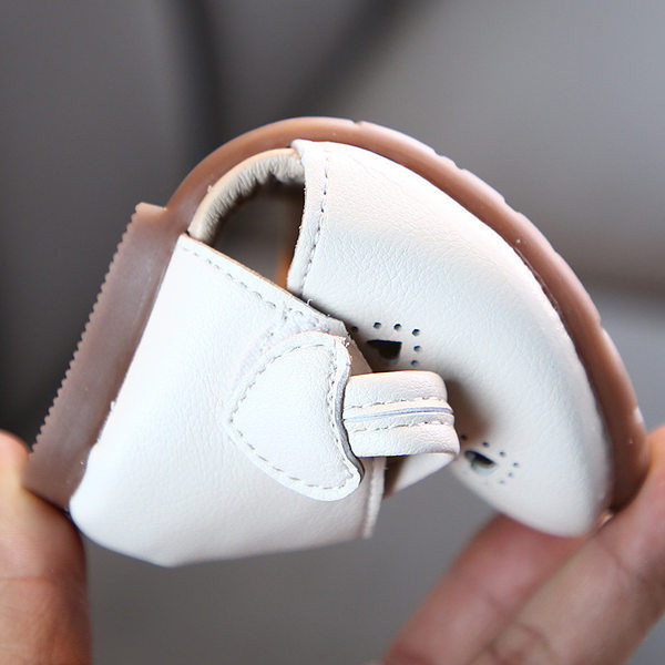 Jauns mazuļu apavu modelis no eko ādas ar plakanu zoli